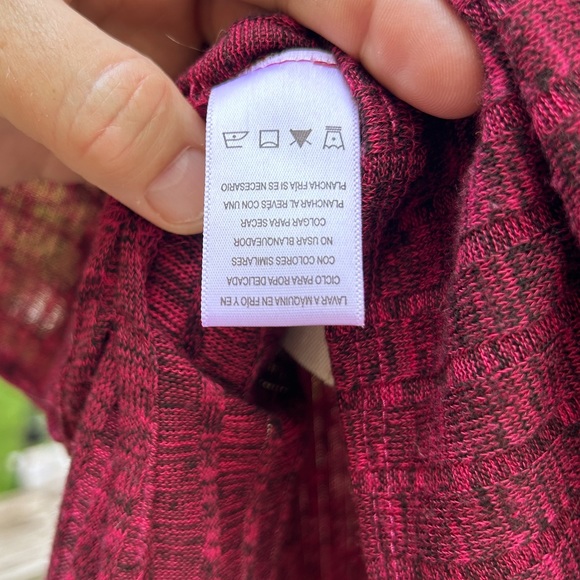 Chenault Womens Lightweight Vee Neck Sweater in
Berry/Black, Sz. XXL - Picture 8 of 14